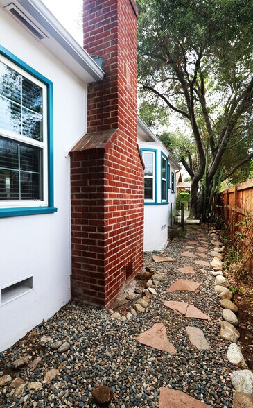 Building Photo - 329 N Avenue 66