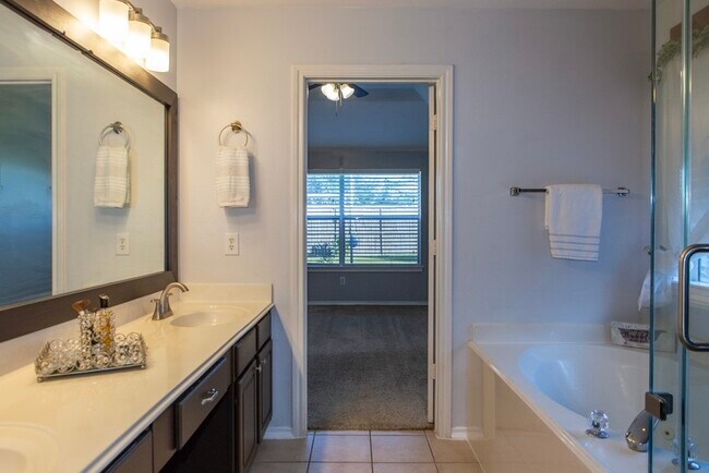 Building Photo - 315 Glade Bridge Ln