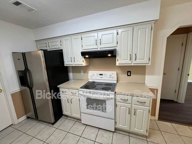 Building Photo - 165 Sweetwater Dr