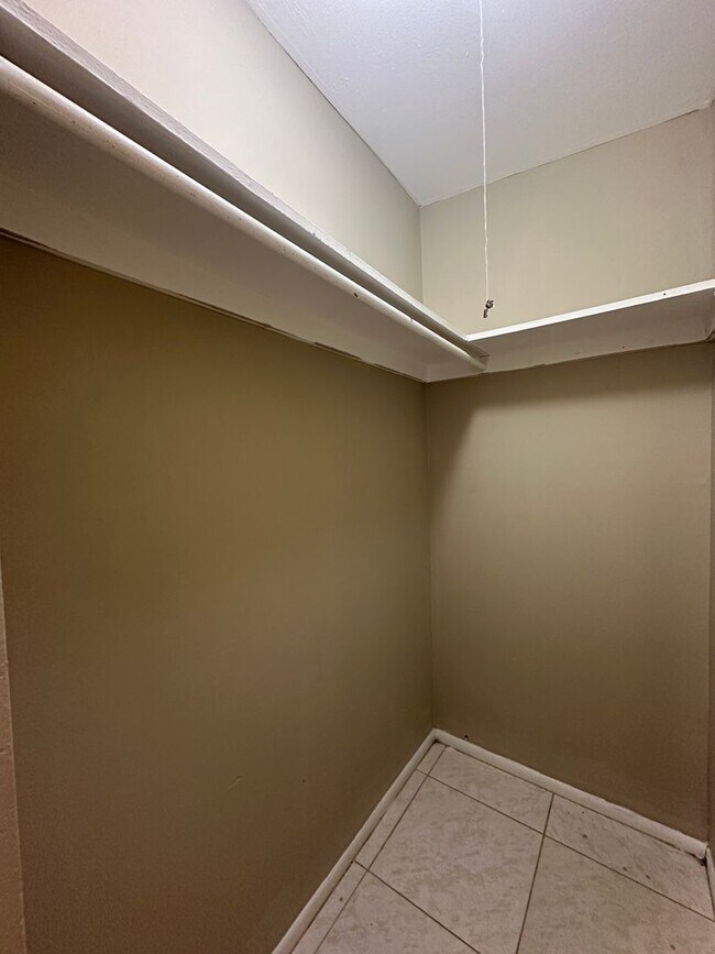 Building Photo - 8728 N Mandarine Pl