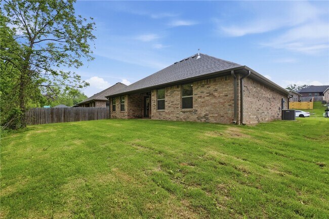 Building Photo - 1313 Valley Dr