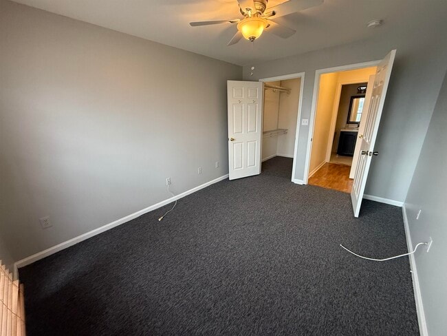 Building Photo - 10 Society Hill Dr N