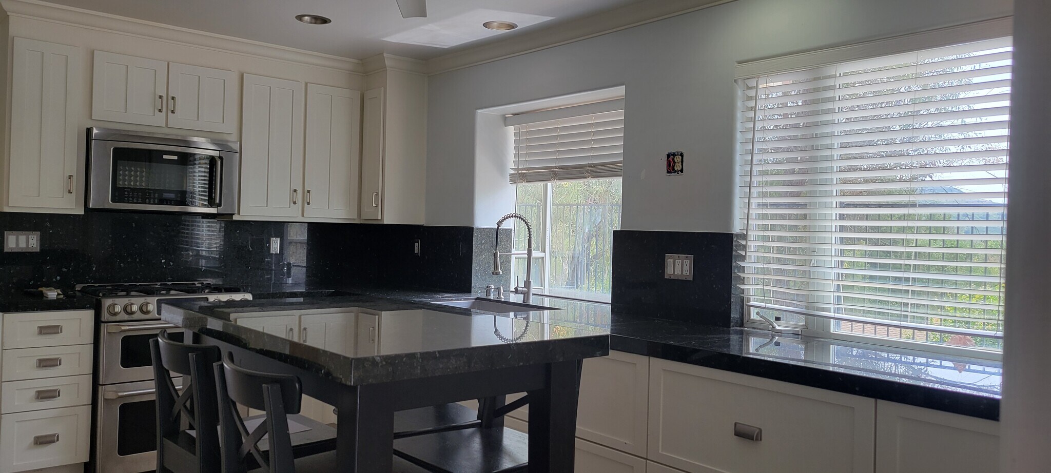 Kitchen - 6828 Chapman Pl