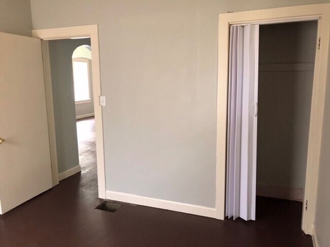 Building Photo - Nice 3 bedroom one bath in the southend