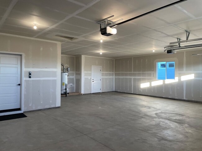 Building Photo - Single Level 4 Bedroom 2 Bathroom Home in Nampa