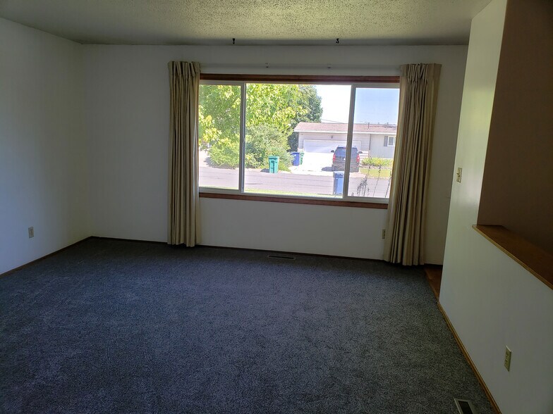 Living room - 12202 E 10th Ave