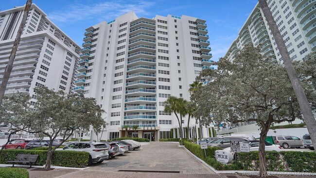 Building Photo - 3430 Galt Ocean Dr