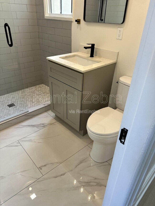 Building Photo - 1604 Jones St