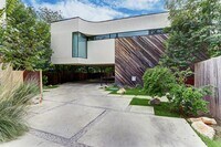 Building Photo - 1713 Bluebonnet Ln