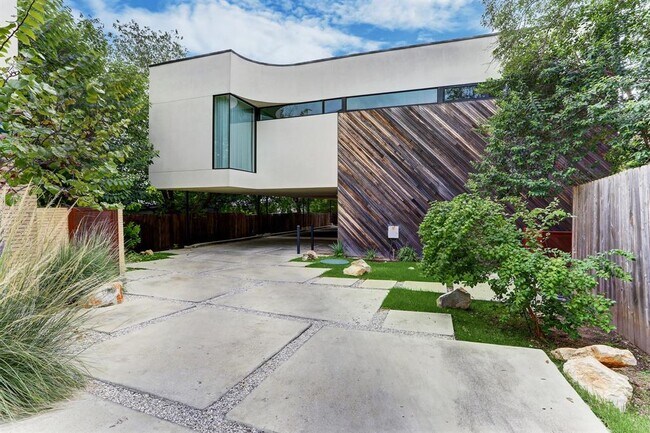 Primary Photo - 1713 Bluebonnet Ln