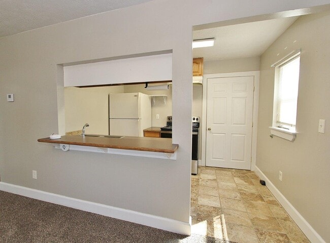Building Photo - 146 Neilson Ln