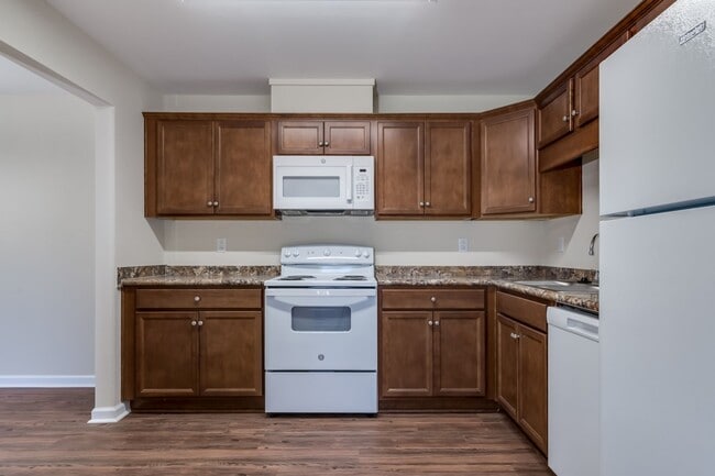 Building Photo - Welcome Home – Spacious Apartment with Mod...
