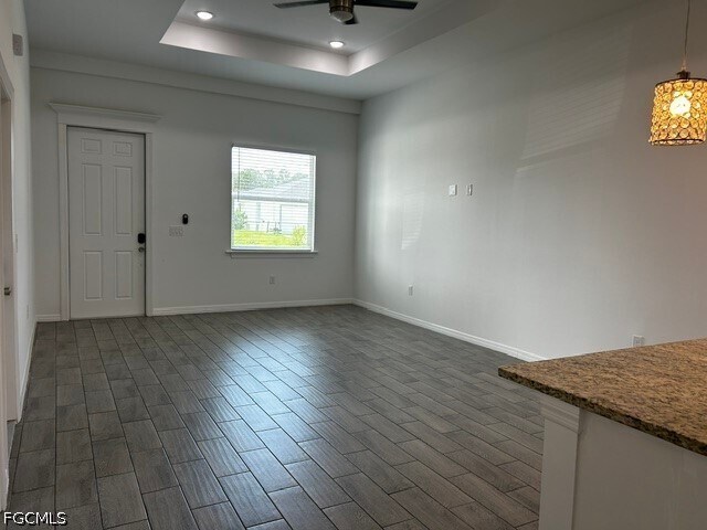 Building Photo - 2202 Haviland Ave S