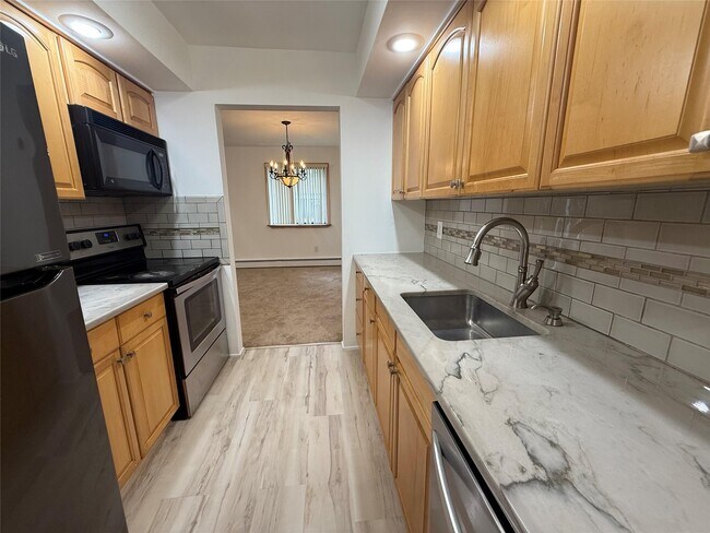 Building Photo - 1608 Cherry Hill Dr