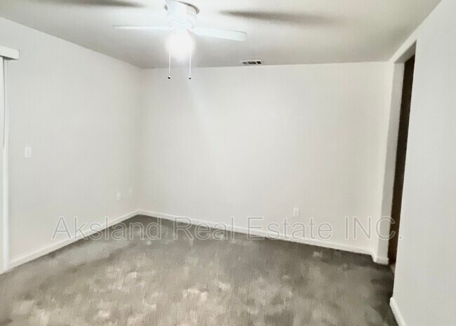 Building Photo - 445 Pearl Pl