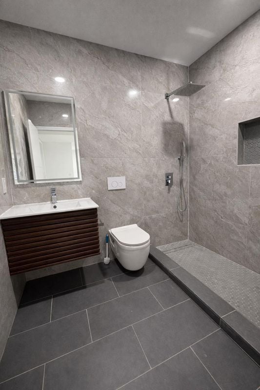 Building Photo - 916 NE 2nd St