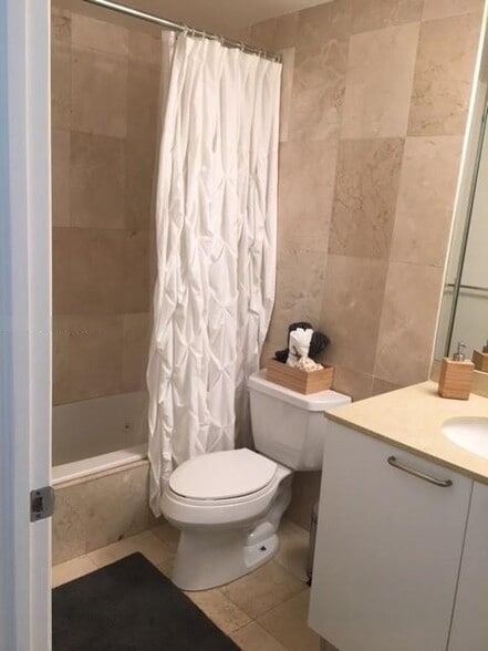 Building Photo - 1528 Brickell Ave