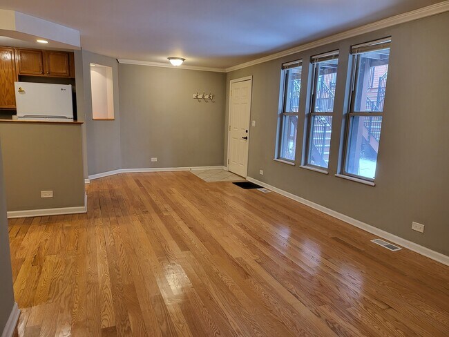 Building Photo - 2403 W Flournoy St