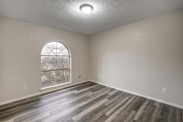 Building Photo - 2600 Plateau Dr