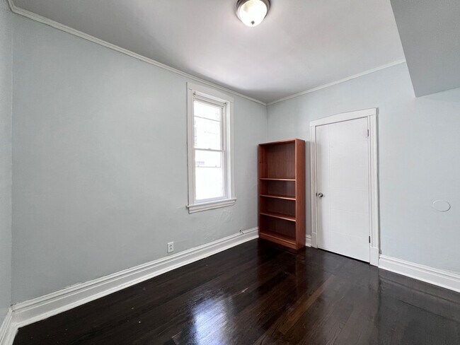 Building Photo - 8856 S Lowe Ave