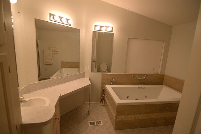 Building Photo - 35850 Via Famero Dr