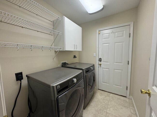 Building Photo - Gulf Breeze - Melissa Oaks - 4 Bedroom, 2 Bathroom w/ pool