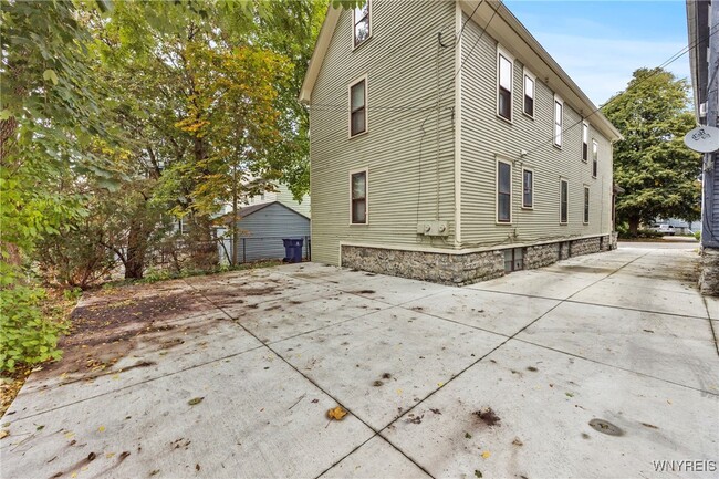 Building Photo - 106 Florence Ave