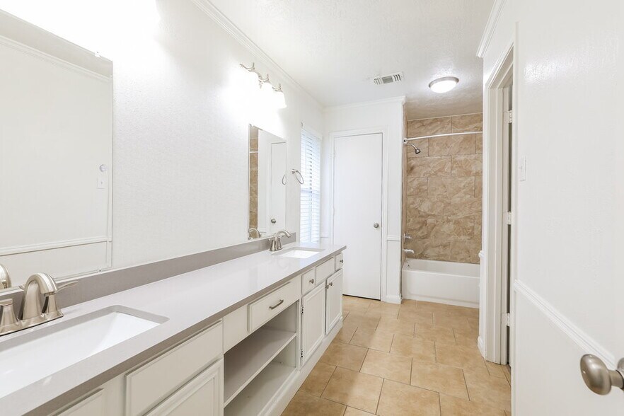 Building Photo - 4919 Bayboro Park Dr