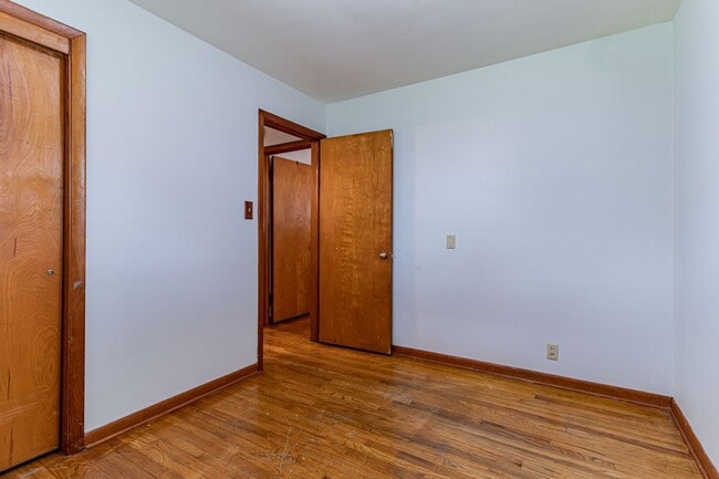 Building Photo - 3 bedroom, 1 bath ranch home! Close to I-74, on the local MTD bus line!! - Available Now
