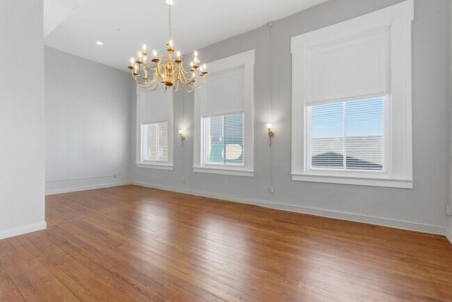 Building Photo - 500 Main St