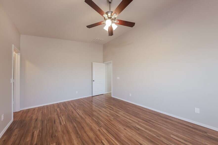 Building Photo - 8028 S 48th Ln