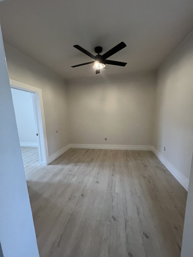 Building Photo - 211 E Main St