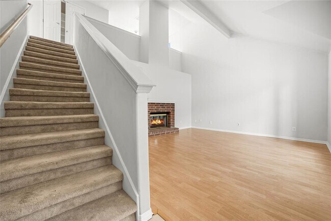 Building Photo - 1911 Cedar Bend Dr