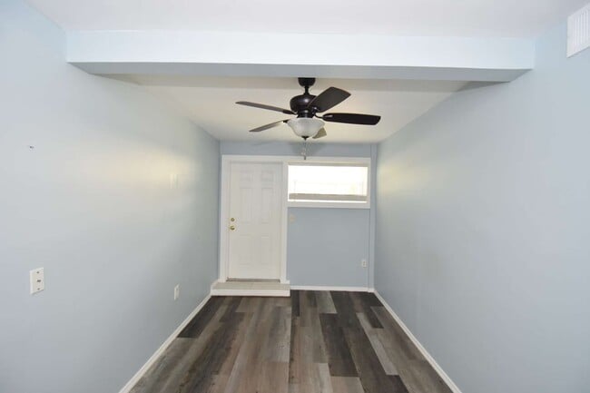 Building Photo - 403 N Oleander Ave