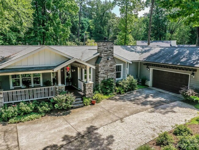 Building Photo - Amazing, Sprawling Ranch in Cotswold!