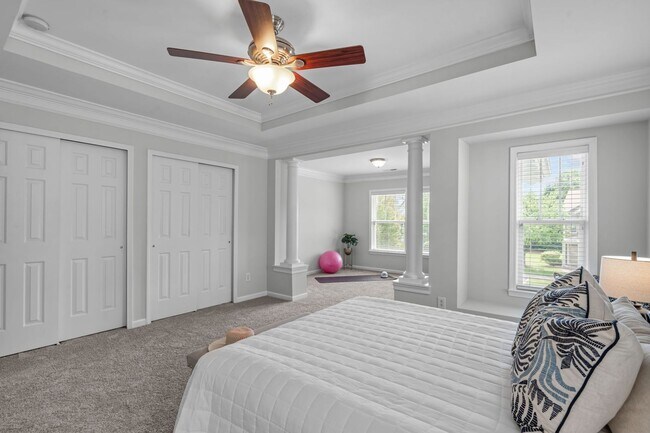 Building Photo - Stylish 2BR+Office (Optional 3rd Bedroom),...