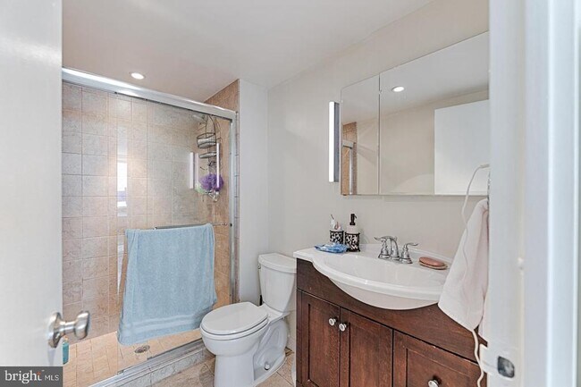 Building Photo - 224 W Rittenhouse Square