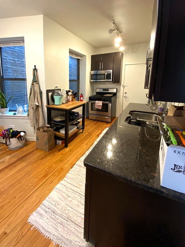 Building Photo - Bright and Sunny 1 Bedroom in UK Village- Laundry, Central Heat/AC, Free Fast Internet Included