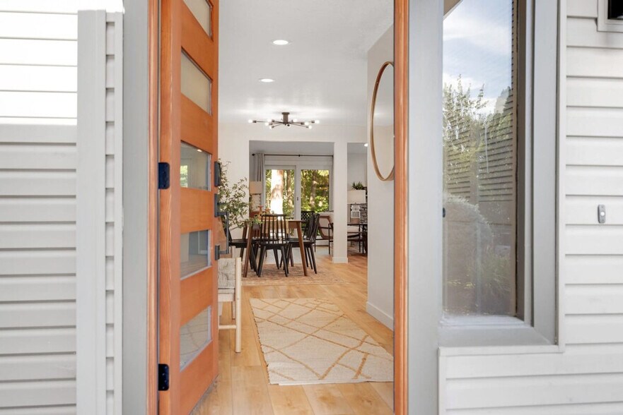 Building Photo - 2890 N Mountain Rd