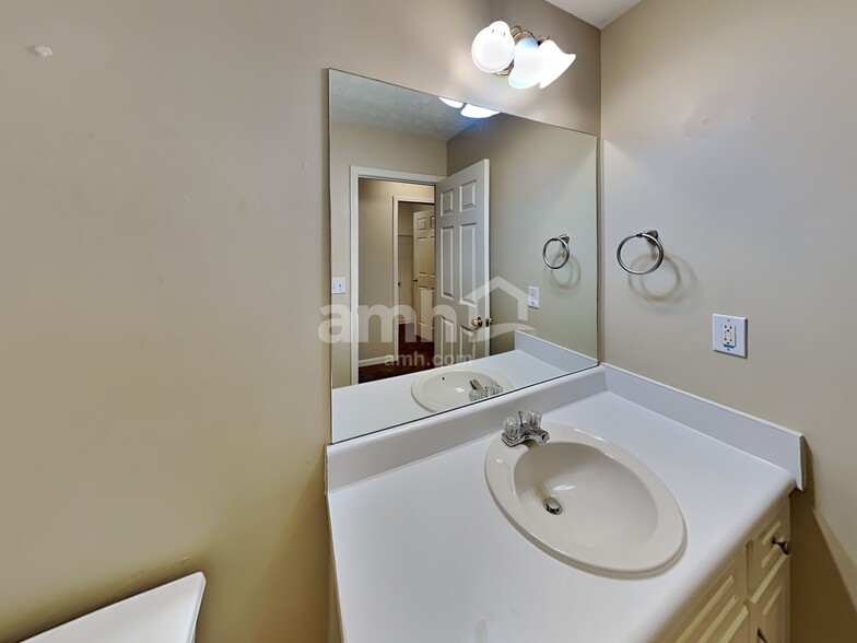 Building Photo - 661 Stonecrest Dr