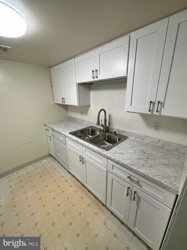 Building Photo - 1503 Blue Mountain Pkwy