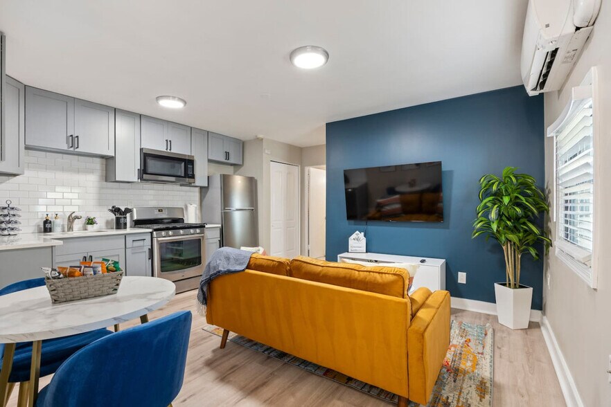 Building Photo - 1009 Front St