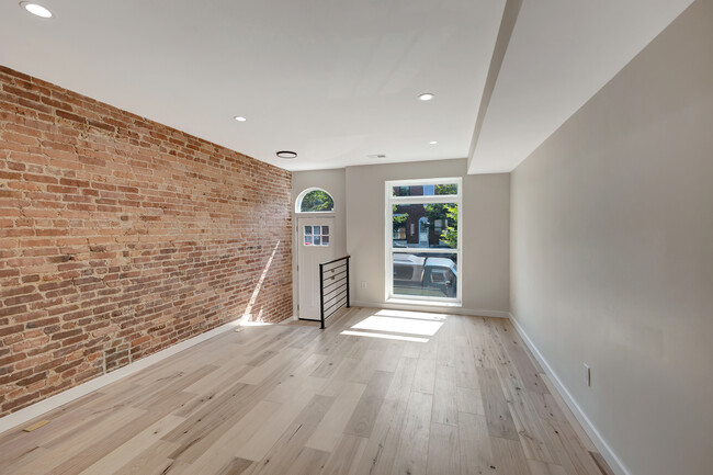 Building Photo - 134 N Linwood Ave