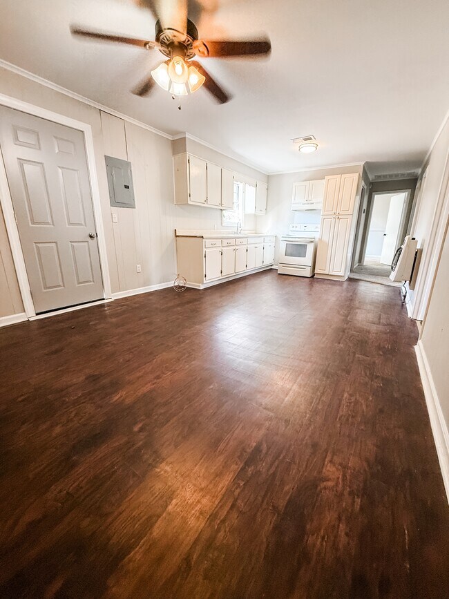 Building Photo - 141 Fannie Dr