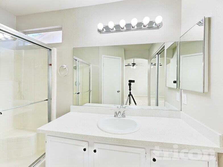 Building Photo - 5044 N Vista Del Rancho Way