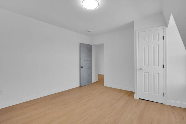 Building Photo - 296 Hancock St