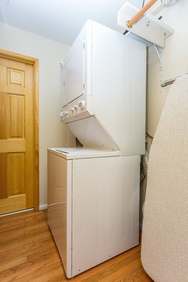 Building Photo - Fully Furnished 1-Bedroom Upstairs Apartment – All Utilities Included