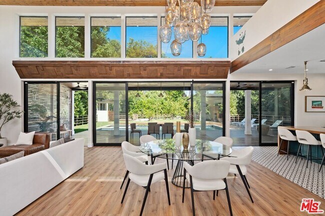 Building Photo - 5922 Oakdale Ave