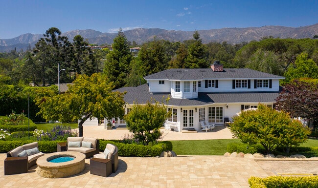 Building Photo - 743 Woodland Dr