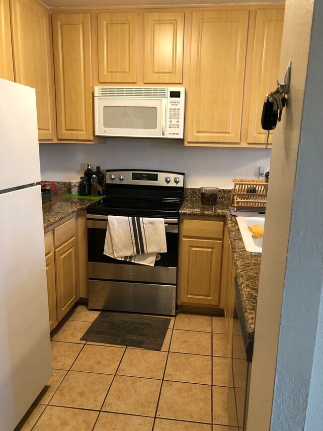 Building Photo - Near Parkway Plaza - 2 Bedrooms/2 Baths with Central Air Conditioning@ Sunterra